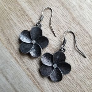 Dainty Flower Earrings